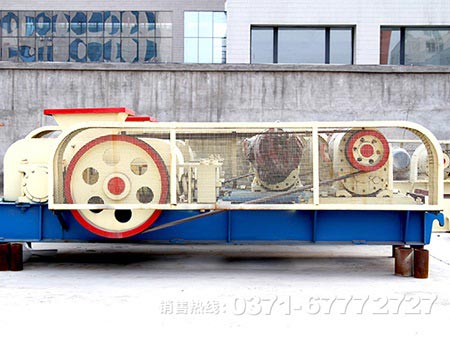 齒輥破碎機(jī)和對(duì)輥破碎機(jī)結(jié)構(gòu)、破碎方式等對(duì)比