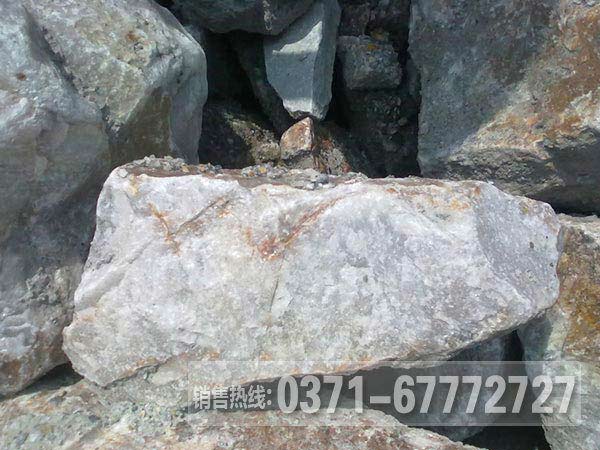 生產(chǎn)石英砂的設(shè)備有哪些及其購(gòu)買注意事項(xiàng)