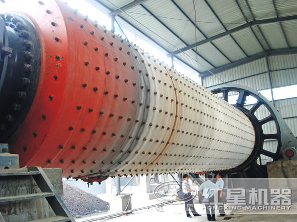 赤鐵礦球磨機(jī)客戶安裝現(xiàn)場