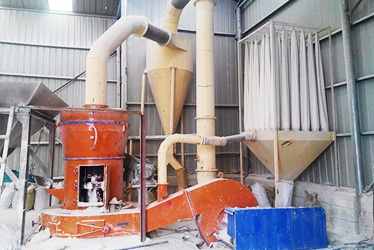 福建石灰石磨粉生產(chǎn)線(xiàn)現(xiàn)場(chǎng)