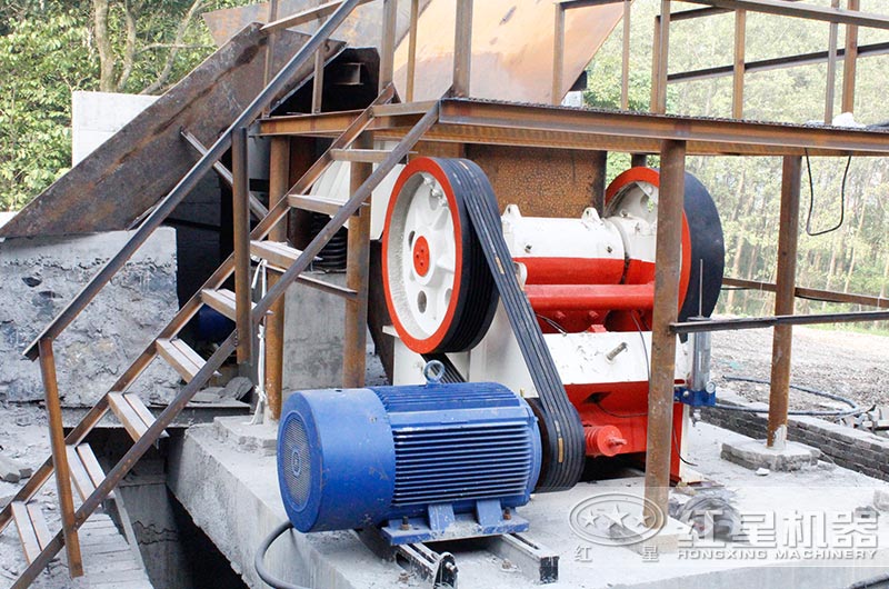 顎式破碎機(jī)工作現(xiàn)場實(shí)拍 顎式破碎機(jī)工作現(xiàn)場實(shí)拍