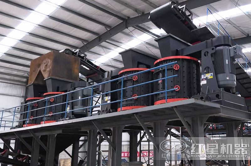 多臺復合式破碎機聯(lián)合作業(yè) 多臺復合式破碎機聯(lián)合作業(yè)