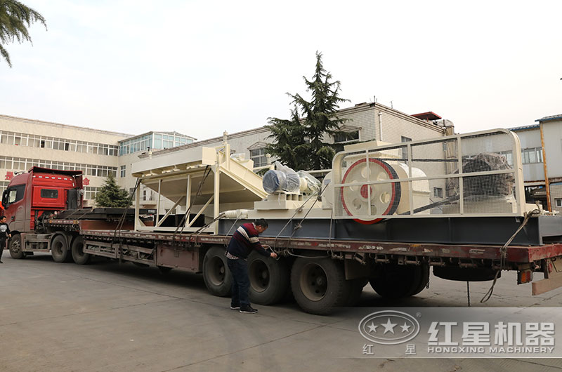 大型對輥制砂機(jī)發(fā)貨現(xiàn)場圖片 大型對輥制砂機(jī)發(fā)貨現(xiàn)場圖片