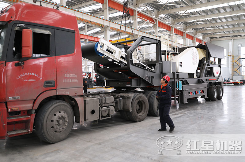 移動建筑垃圾粉碎機準(zhǔn)備發(fā)貨 移動建筑垃圾粉碎機準(zhǔn)備發(fā)貨