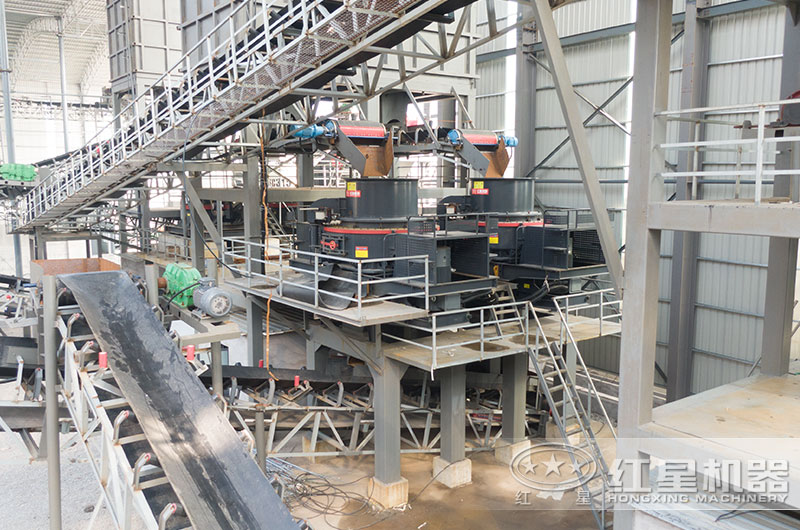 粗砂打成細沙生產(chǎn)現(xiàn)場 粗砂打成細沙生產(chǎn)現(xiàn)場