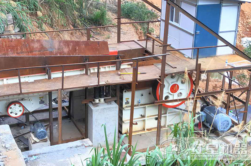 河北客戶69顎式破碎機(jī)工作現(xiàn)場(chǎng) 河北客戶69顎式破碎機(jī)工作現(xiàn)場(chǎng)