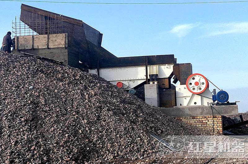 鄂式碎煤機作業(yè)現(xiàn)場圖片