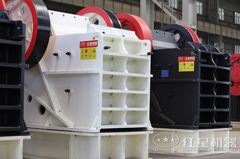 顎式液壓巖石破碎機(jī)圖片 顎式液壓巖石破碎機(jī)圖片