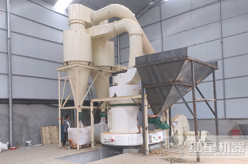 雷蒙磨粉機工作現(xiàn)場圖片 雷蒙磨粉機工作現(xiàn)場圖片