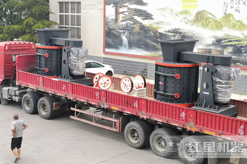 復合破碎機裝車發(fā)貨忙不停 復合破碎機裝車發(fā)貨忙不停