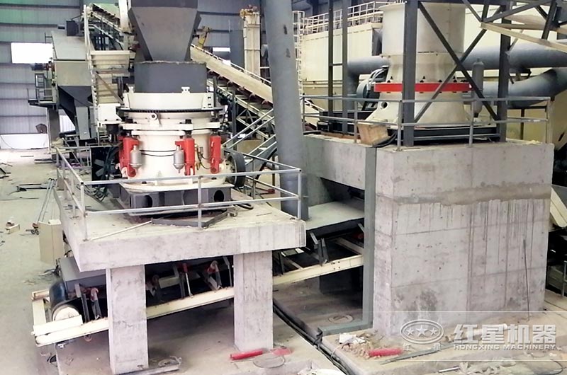 圓錐式破碎機破碎生產(chǎn)現(xiàn)場 圓錐式破碎機破碎生產(chǎn)現(xiàn)場