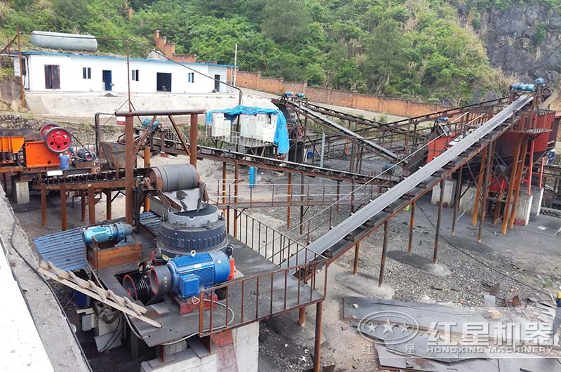 焦炭破碎現(xiàn)場實拍圖 焦炭破碎現(xiàn)場實拍圖