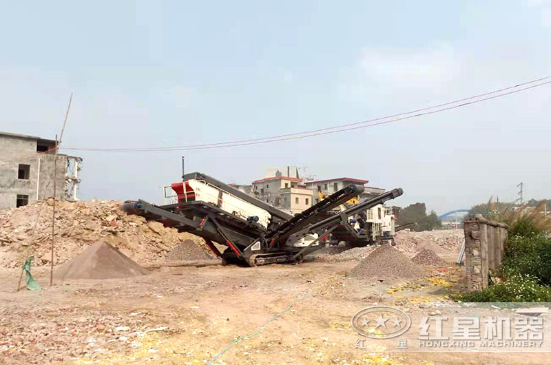 山東客戶移動(dòng)鄂破機(jī)作業(yè)現(xiàn)場 山東客戶移動(dòng)鄂破機(jī)作業(yè)現(xiàn)場