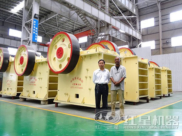 巖石破碎機(jī)生產(chǎn)車(chē)間