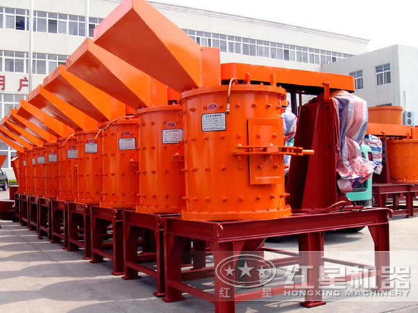 排列整齊的磷礦石立式復(fù)合破碎機(jī)