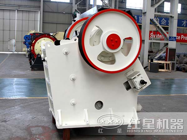 不同角度下的高產(chǎn)鄂式破碎機