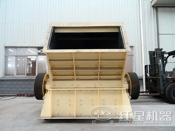 1315反擊式破碎機(jī)時(shí)產(chǎn)量可達(dá)多少噸？