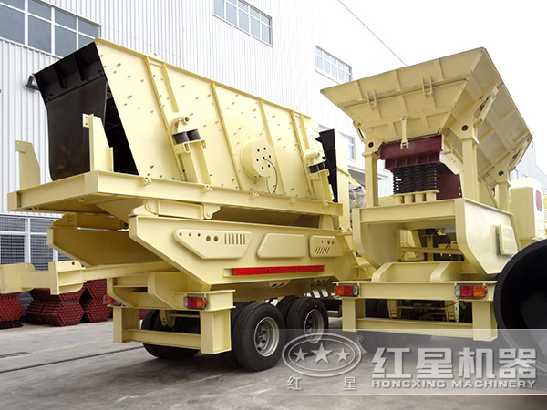 以配置篩分機(jī)為核心設(shè)備的河卵石車(chē)載流動(dòng)打石機(jī)