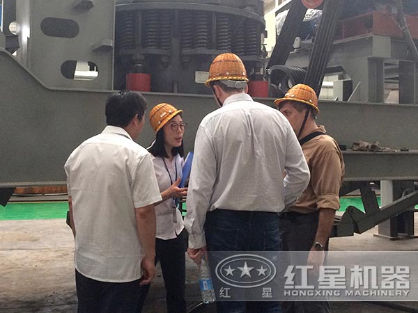 河北時產(chǎn)100方石料移動破碎機多少錢一臺，能出多大料？