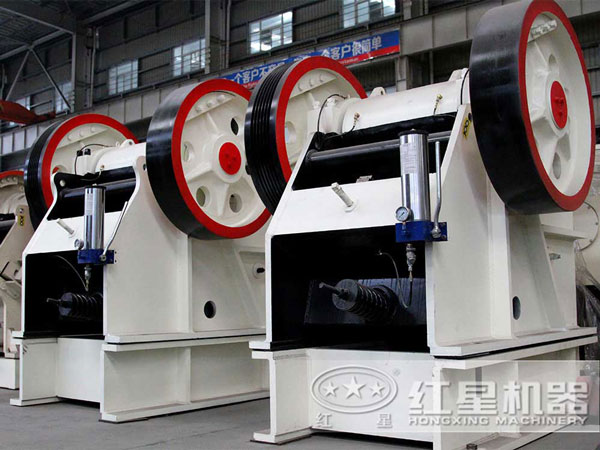 大型石頭顎破碎機市價多錢？（內附高清顎破作業(yè)視頻）