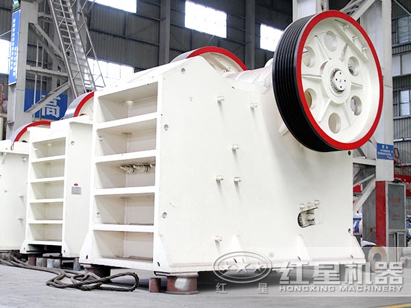 粉碎花崗巖選用750顎破機，效果不錯，性價比更高