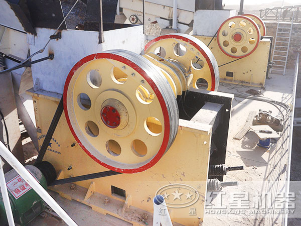 顎式石子磕石機(jī)的價(jià)格及產(chǎn)量是多少？