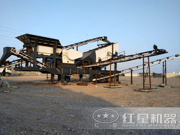 移動(dòng)鄂式磕石機(jī)處理石子時(shí)產(chǎn)量多大，需投資多少錢？
