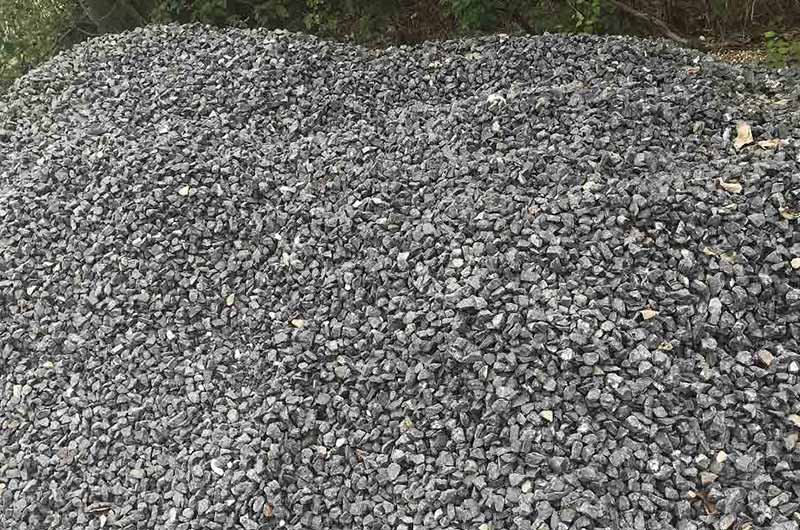 鋪路、修路用的瓜子石破碎機(jī)多少錢(qián)一套