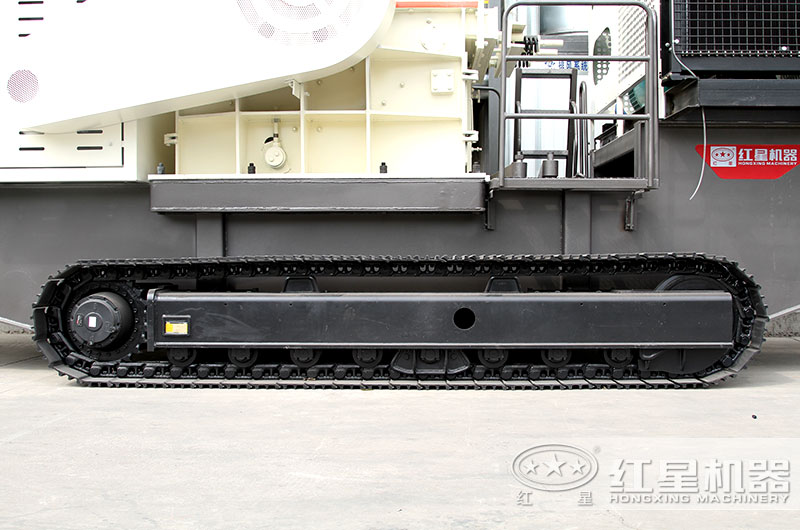 履帶加持下，即使是崎嶇不平的山路，設(shè)備也如履平底