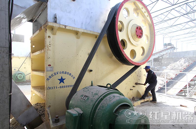 紅星技術(shù)人員走訪案場為客戶檢修設備