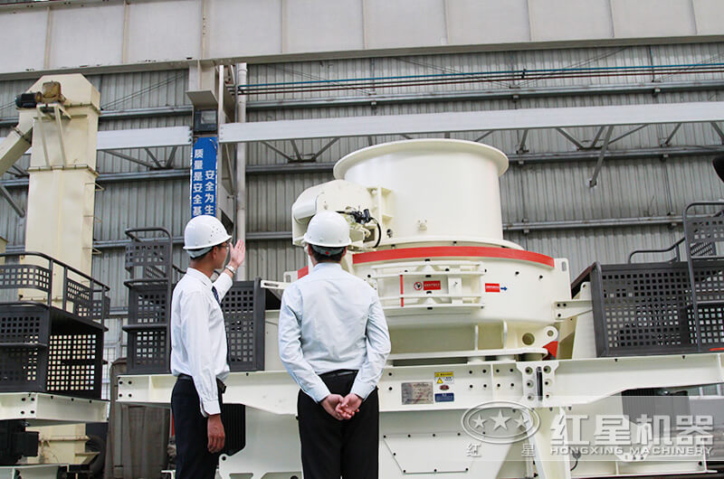 技術(shù)經(jīng)理陪同來廠用戶參觀考察設備