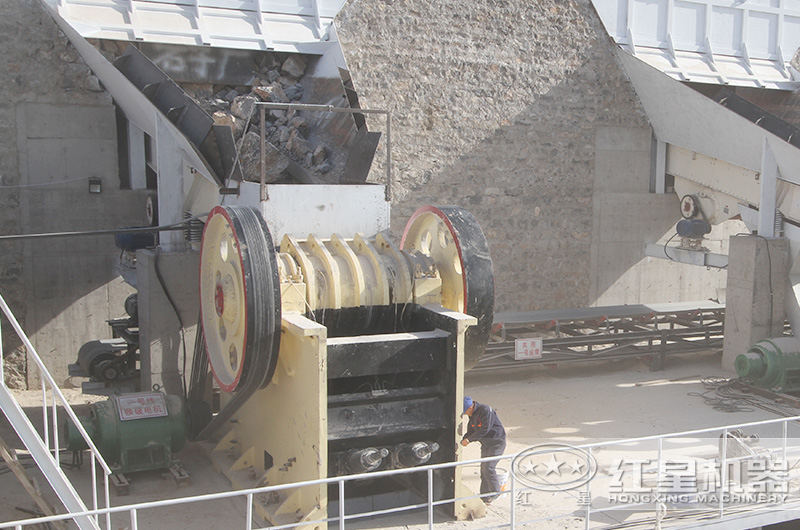 時(shí)產(chǎn)1000噸的鄂破機(jī)下料口多大，有哪些型號(hào)？