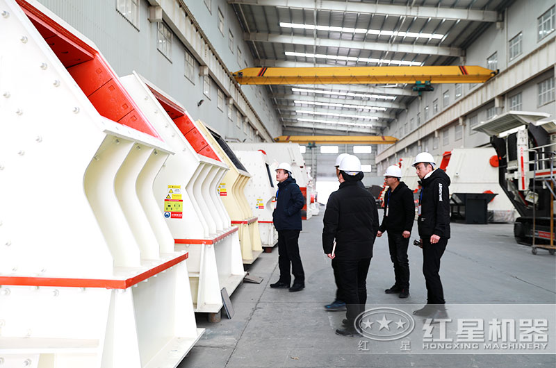 湖北用戶來(lái)廠考察選購(gòu)石灰石破碎機(jī)