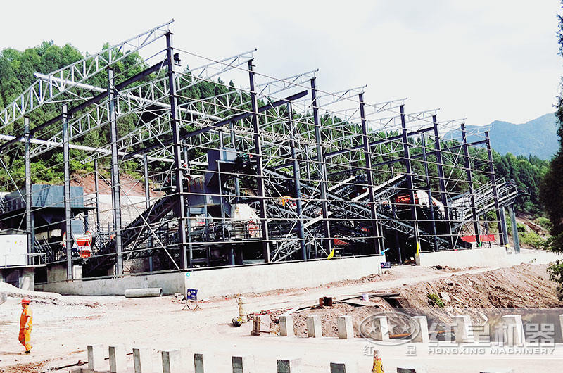 如何降低破碎機(jī)粉碎石頭時噪音大這個缺點(diǎn)，有沒有無噪音的破碎機(jī)械？