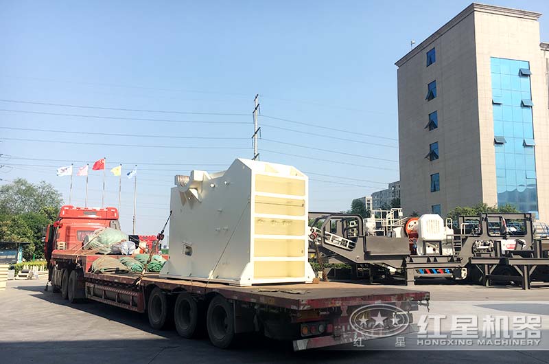 玻璃沙顆粒粉碎機已經裝車發(fā)貨