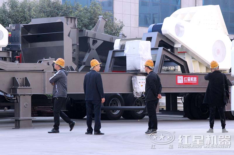 客戶來(lái)廠參觀考察設(shè)備