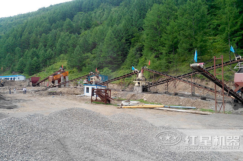 日產(chǎn)200噸的制沙機(jī)多少錢一臺(tái)？有沒(méi)有移動(dòng)的？