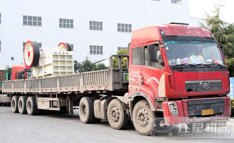 人工破碎混凝土用什么機器？選擇顎破機，大產(chǎn)量，運行可靠