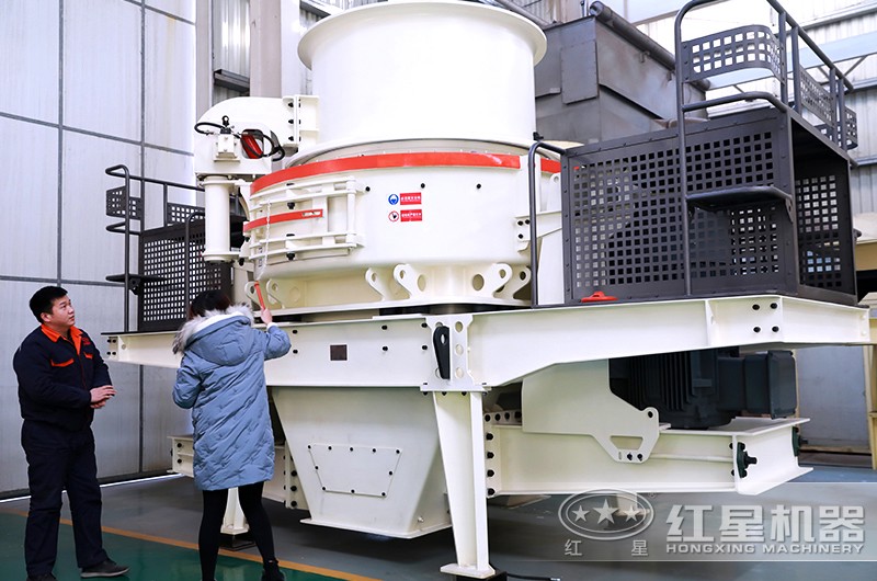 山東客戶(hù)來(lái)廠考察制砂機(jī)