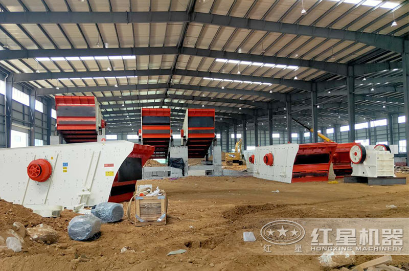 紅星客戶訂購的振動(dòng)篩安裝現(xiàn)場(chǎng)