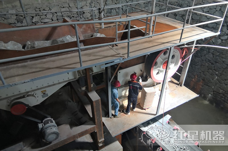 瀝青混凝土用輝綠巖還是玄武巖？鄂式破碎機(jī)碎輝綠巖怎樣？