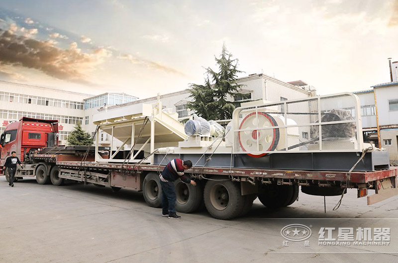 紅星為鞏義用戶配置的全套對輥式破碎設備——發(fā)貨現(xiàn)場